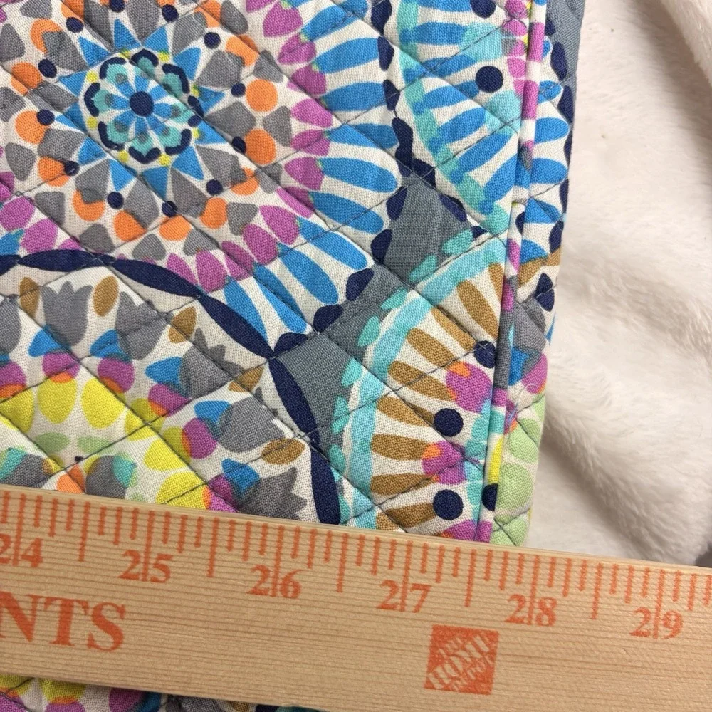 VERA BRADLEY Iconic Hanging Travel Organizer Cosmetics Sunny Medallion EUC